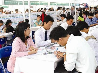 附图：越南政府着力让人人享受社保政策。