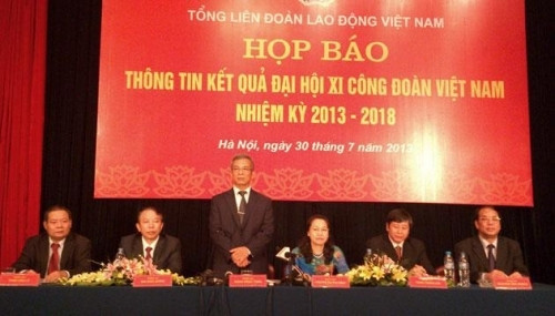 越南劳动总联合会新一届领导班子在会上亮相。 (Photo: 图片来源：人民报网)