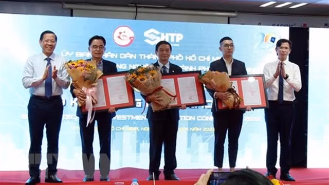 增资许可证颁发仪式。（图片来源：越通社）