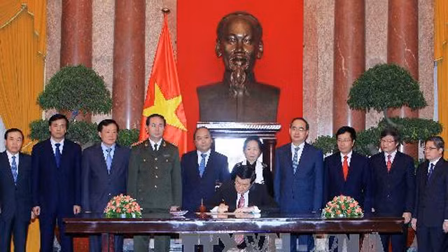 国家主席张晋创签署颁布宪法令。（图片来源：越通社）