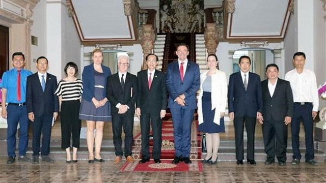 双方代表合影。