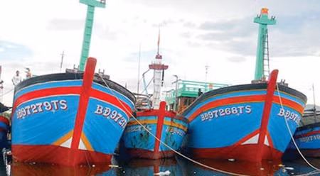 越南平定省最大功率渔船成功下水。