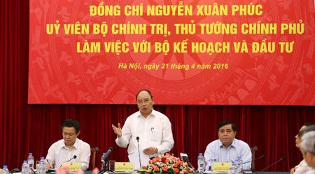 阮春福总理在会上发表讲话。（图片来源：越通社）