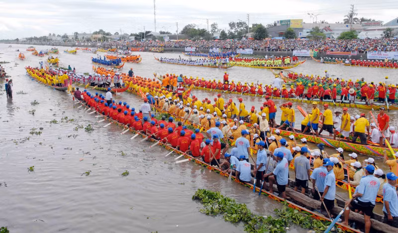 朔庄省举行第二届赛龙舟节