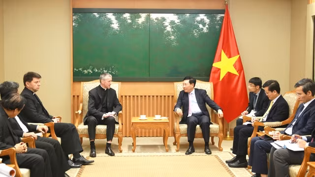 政府常务副总理范平明会见梵蒂冈圣座国务院与各国关系部门副秘书长瓦霍夫斯基。