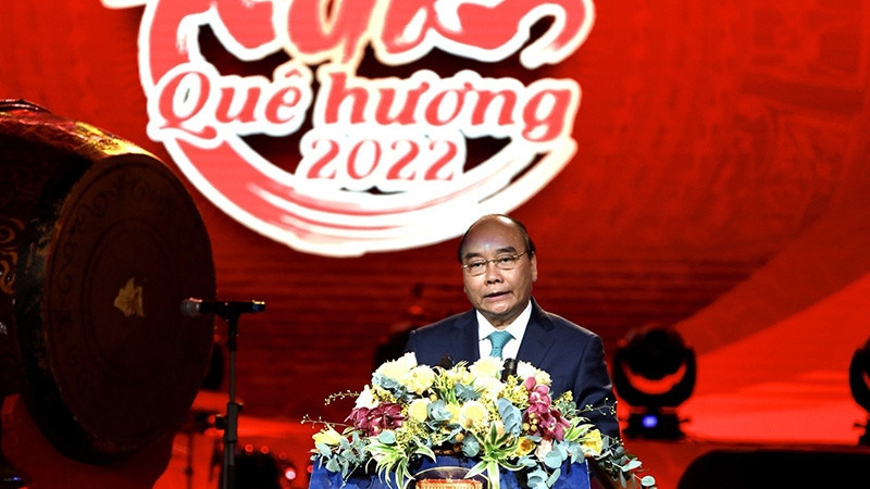 国家主席阮春福发言。