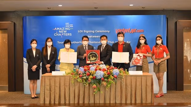 泰国越捷航空公司与泰国国家旅游局战略合作协议签署仪式场景。