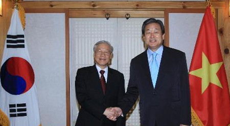 阮富仲总书记会见新世界党党首金武星。（图片来源：越通社）