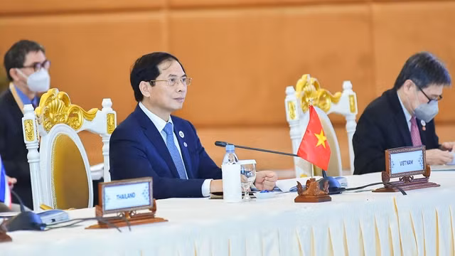 裴青山外长出席第55届东盟外长会议。