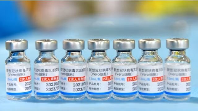 中国国防部向越南国防部援助20万剂新冠疫苗。