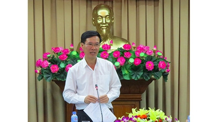 越共中央宣教部部长武文赏发表讲话。(图片来源:同塔省报网)