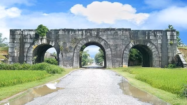 清化省胡朝古城的城门。