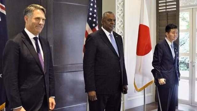 澳大利亚副总理兼国防部长马勒斯、美国国防部长劳埃德·奥斯汀和日本防卫大臣岸信夫。（图片来源：AAP）