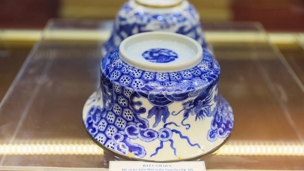 顺化宫廷文物展展示的文物之一。(图片来源:越通社)