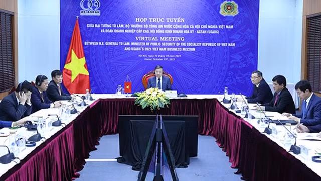 苏林大将在会上发言。（图片来源：越南人民公安报网）