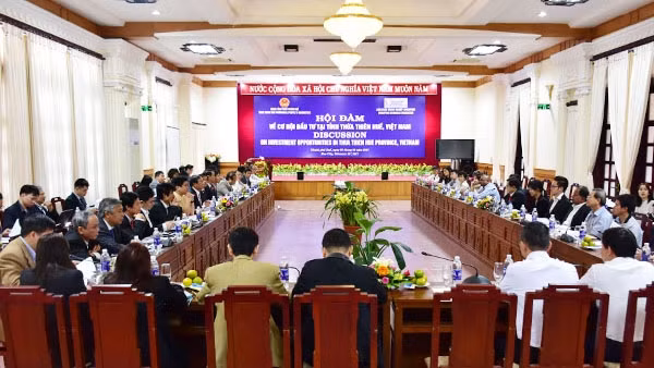 会谈全景。（图片来源：承天顺化报网）