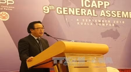 黄平君同志在会上发表讲话。