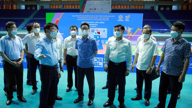 武德儋副总理视察北江省第31届东运会羽毛球比赛的准备工作。