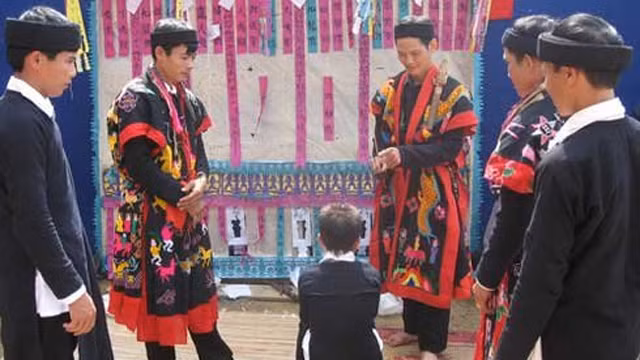 越南缝瑶族的过僧礼。