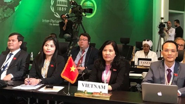 出席大会的越南国会代表团。