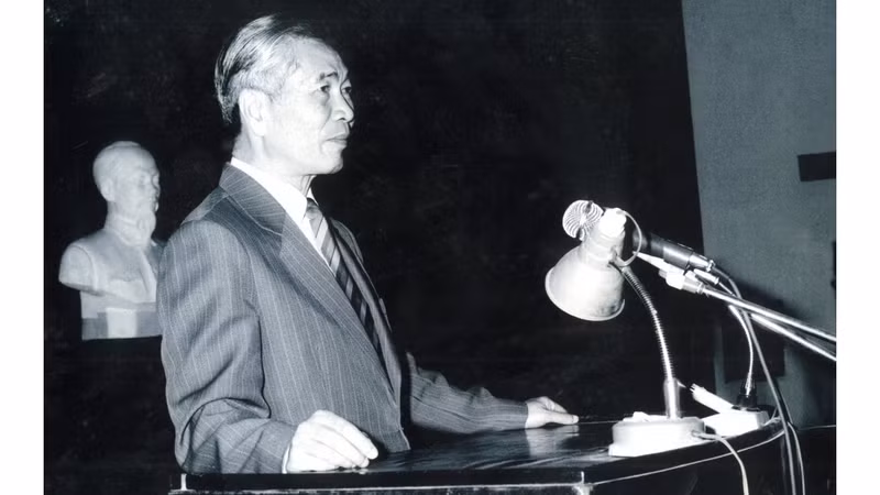 外交部长阮基石在第十五届外交会议上发表指导性讲话。（图片来源：国际报）