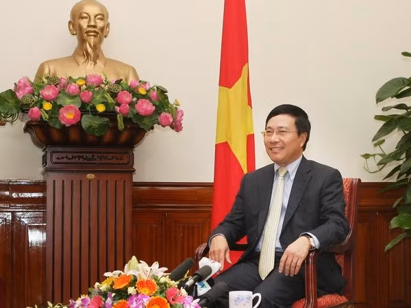 外交部长范平明。