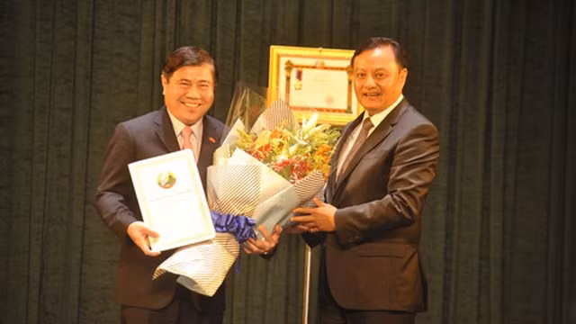 授勋仪式。（图片来源：胡志明市公安报）