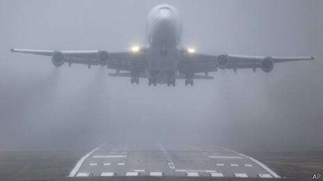 从这张照片可见，贾巴拉上校机场的跑道对于“梦幻运输机”来说是“衣不称身”。 (Photo: 图片来源：美联社)