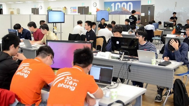 参加比赛的各选手。（图片来源：越通社）
