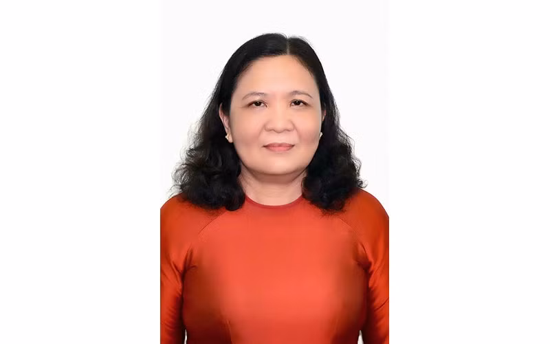 槟椥省委常务副书记胡氏黄燕同志。