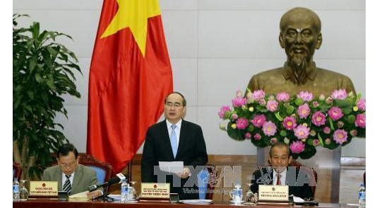 越南祖国阵线中央委员会主席阮善仁在会上发表讲话。