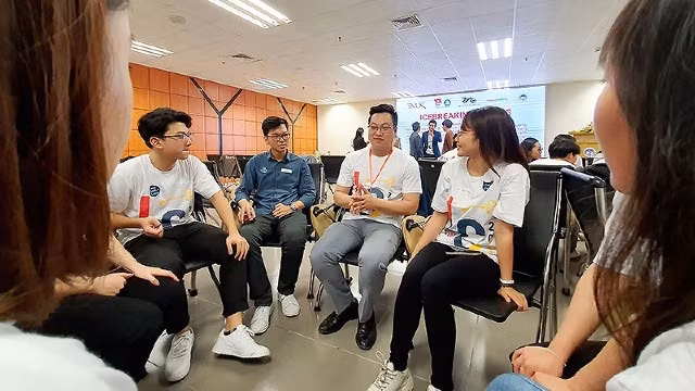 2021年旅外越南大学生领袖营吸引众多青年参加。