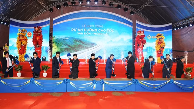 云屯-芒街高速公路开工奠基仪式。