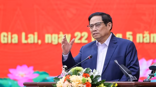 范明正总理在会上讲话。