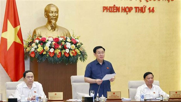 越南国会主席王廷惠在会上发言。