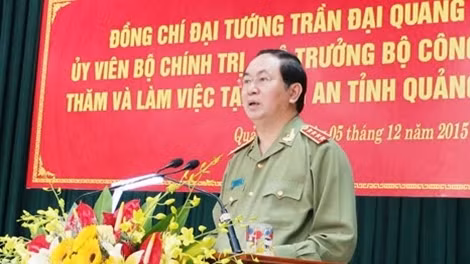 陈大光同志在会议上发表讲话。（图片来源：人民公安报）