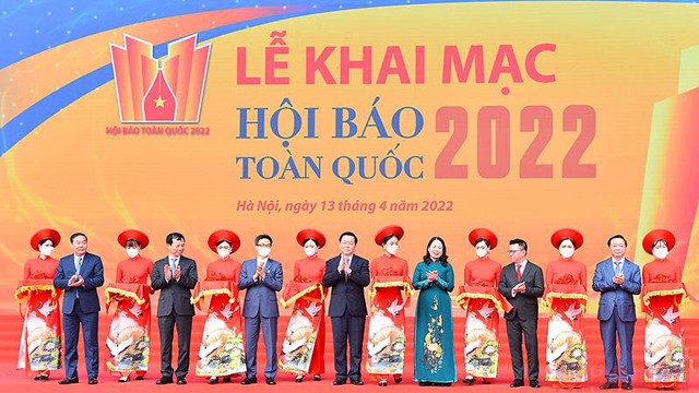 党、国家领导人出席2022年全国报刊展开幕式。