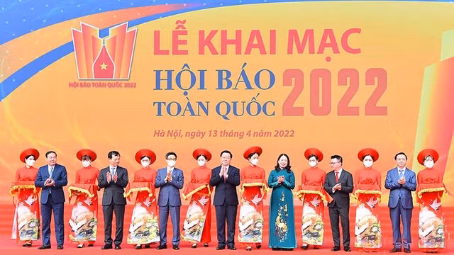 党、国家领导人出席2022年全国报刊展开幕式。