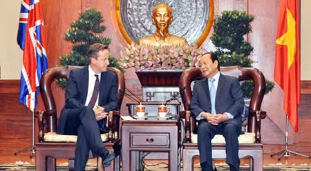 胡志明市市委书记黎青海会见英国首相戴维•卡梅伦。