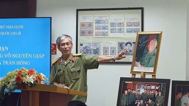 陈宏大校分享了许多有关武元甲大将的生平事迹。（图片来源：越通社）