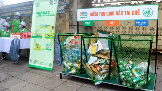 附图。