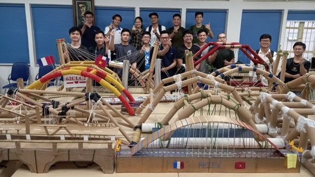 河内建筑大学越法优异工程师培训计划中的教学活动。