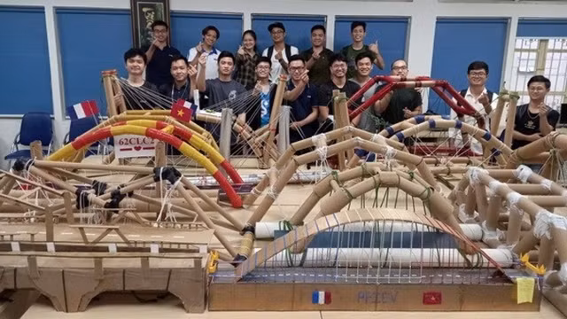 河内建筑大学越法优异工程师培训计划中的教学活动。