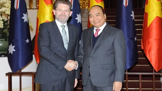 阮春福总理会见澳大利亚参议院议长瑞安。（陈海 摄）