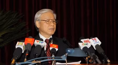 阮富仲总书记在会议上发表讲话。（图片来源：越通社）