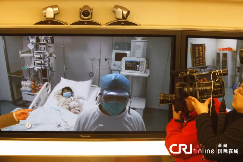4月13日，中国北京地坛医院公布北京首例H7N9患者实时画面。 
