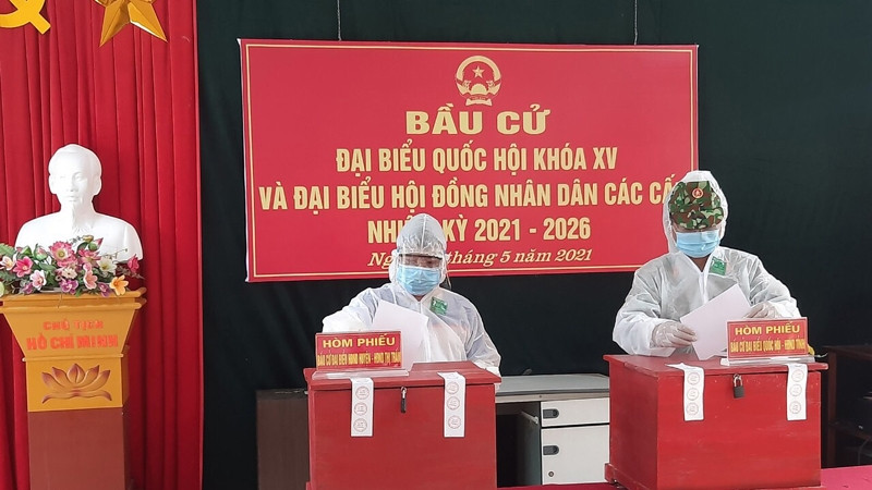 选民在河南省某疫区进行投票。