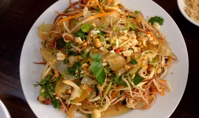 山萝省泰族的酸腌水牛皮。