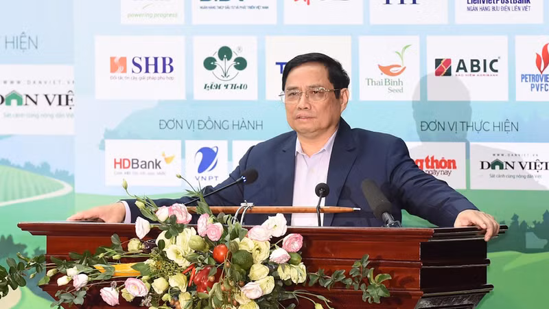 范明正总理发表讲话。