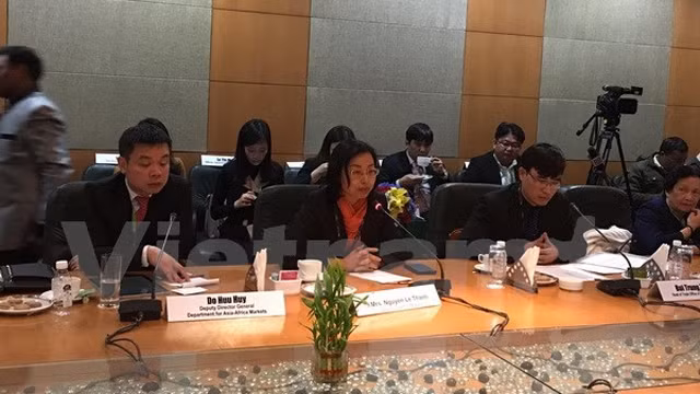 参加座谈会的越南代表团。（图片来源：越通社）